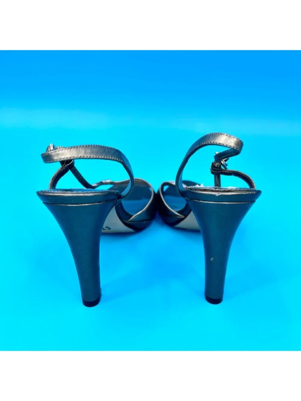 NWT BANDOLINO BDZOHRA METALLIC PEWTER & SILVER LEATHER STRAPPY SANDALS  - 7.5M